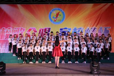 廉江一中舉辦“五四”校歌頌唱比賽暨文藝演出，青春之聲唱響時代旋律